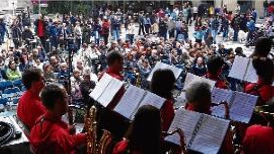 Música en directe a la plaça Sant Feliu