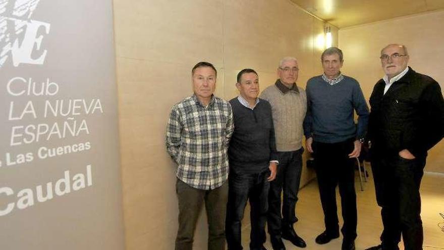 Mateos, Kike, Benjamín, Juan Carlos y Luis Pardo, coordinador de los actos del centenario caudalista, ayer, en la Casa de Cultura.