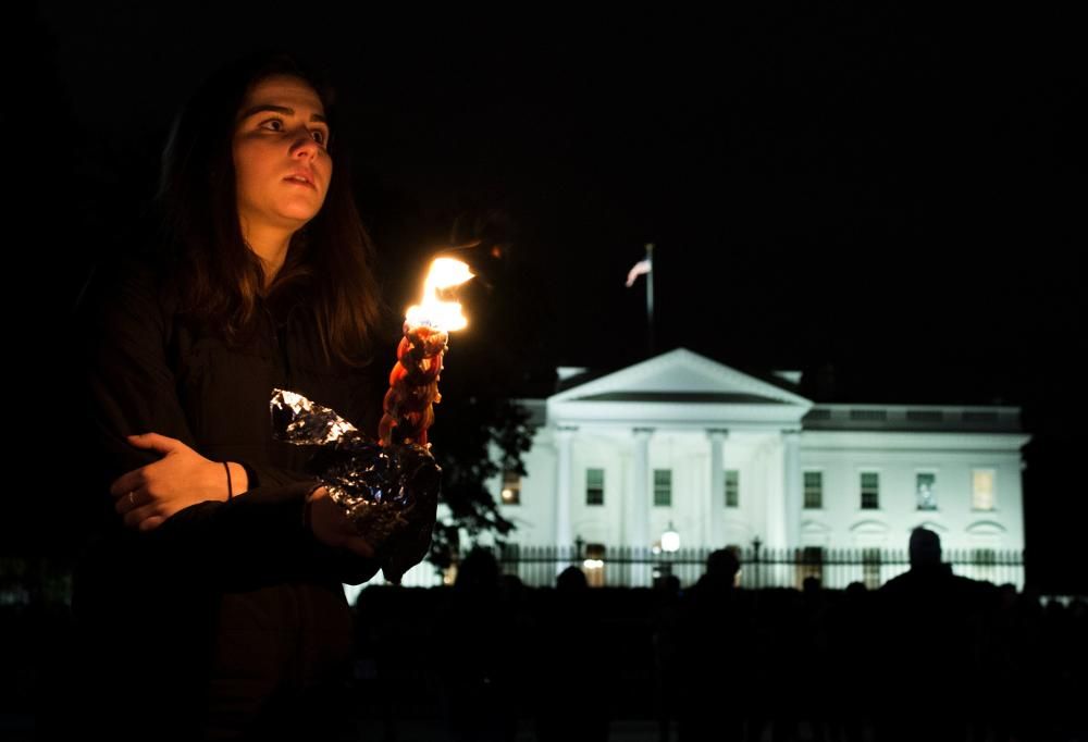 Cientos de personas han tomado parte en actos de recuerdo a las víctimas del ataque antisemita en Pittsburgh.