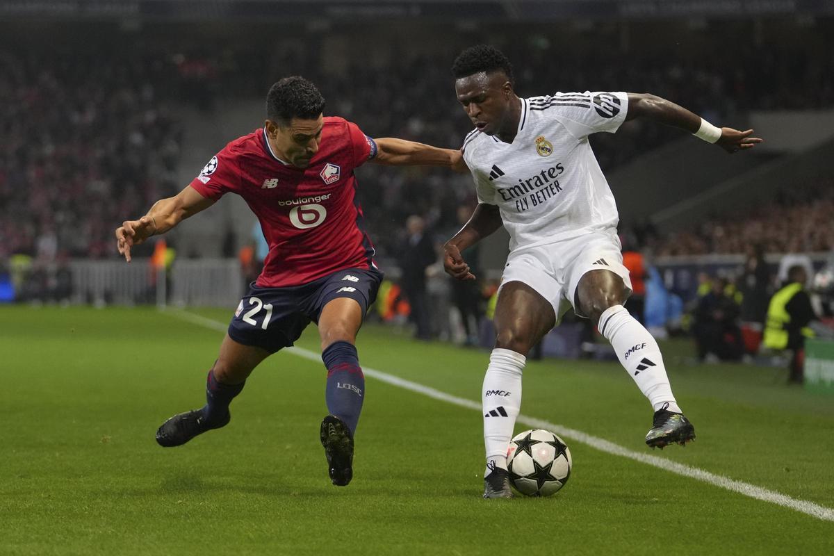 VInicius, en una acción del Lille - Real Madrid.