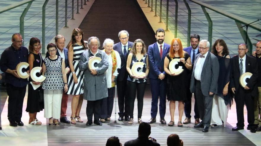 Foto de família dels premiats.