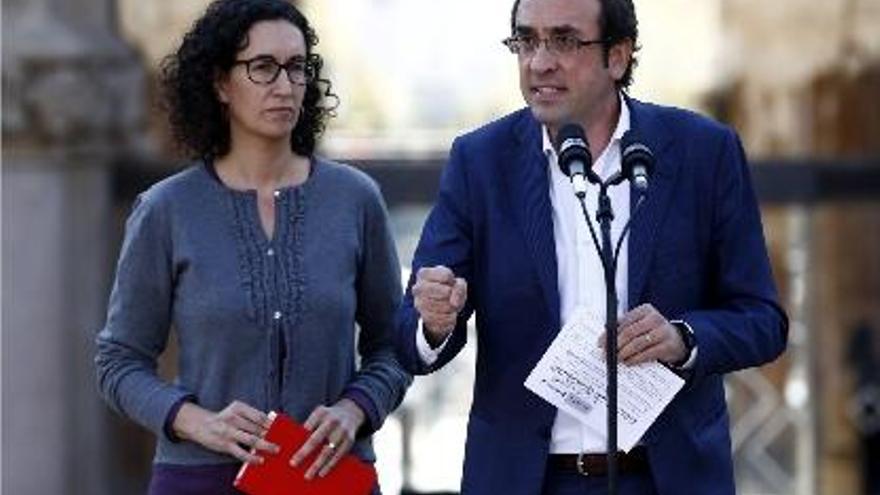 La secretària general d&#039;ERC, Marta Rovira i el coordinador de CDC, Josep Rull, en la compareixença d&#039;ahir.