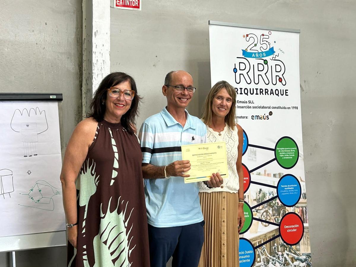 EN IMÁGENES: El pionero taller de Riquirraque en Castrillón celebra su primera promoción de graduados
