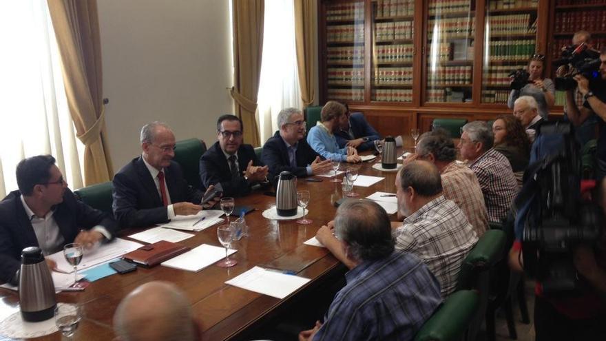 Inicio de la reunión con los vecinos de El Palo y Pedregalejo.