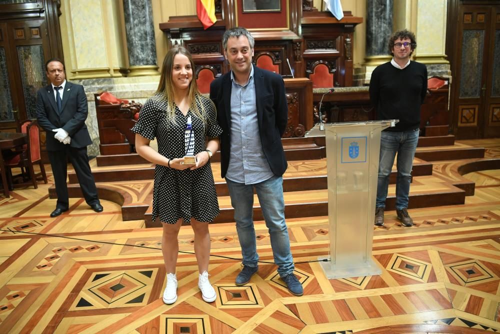 El alcalde Xulio Ferreiro y el concejal de Culturas, Deporte e Coñecemento, José Manuel Sande, reconocen el esfuerzo y dedicación de Irene, la importancia del deporte base y de disciplinas minorizadas