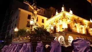 El fervor marca la procesión del Santo Entierro en Vila-real