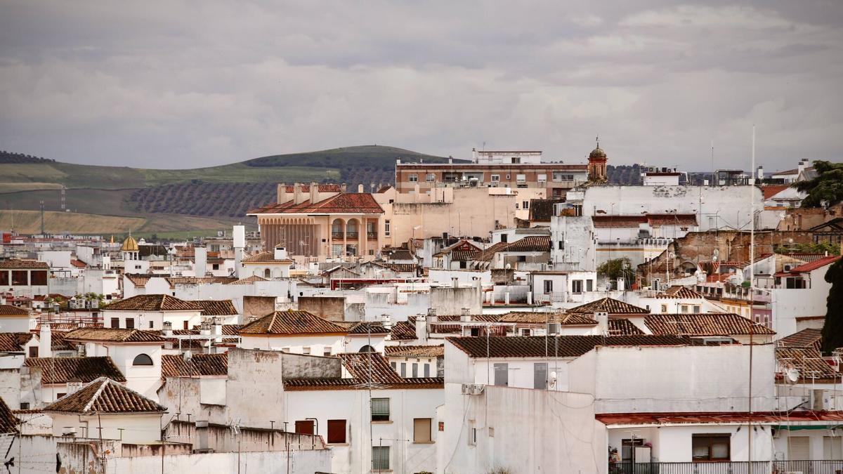 Vista panorámica de viviendas en el casco histórico de Córdoba. Los inmuebles más caros interesan menos a los potenciales compradores.