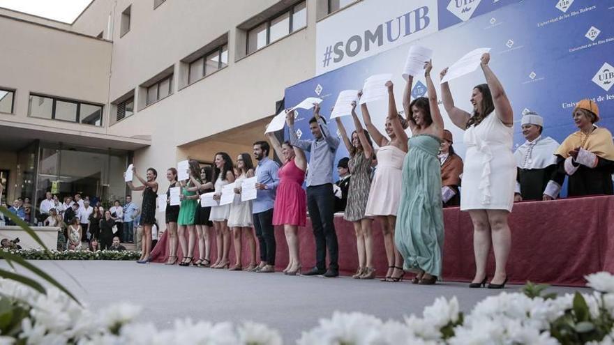 Graduación de los titulados de la primera promoción del Plan Bolonia, en 2013.