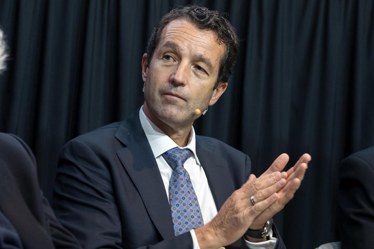 La SEPI tem una aliança per Indra entre Ángel Escribano, Oughourlian i fons internacionals