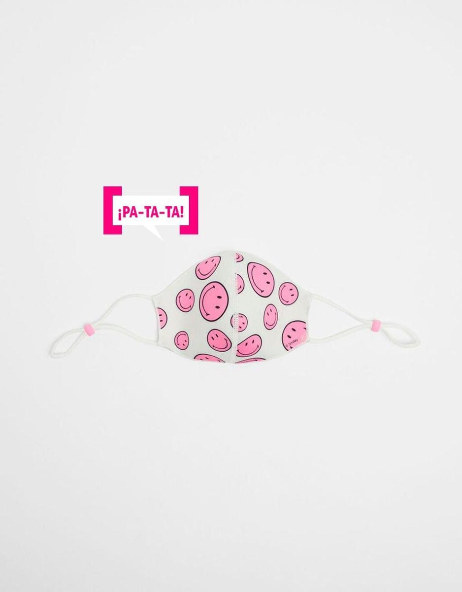 Mascarilla 'Smiley' de Bershka (precio: 7,99 euros)