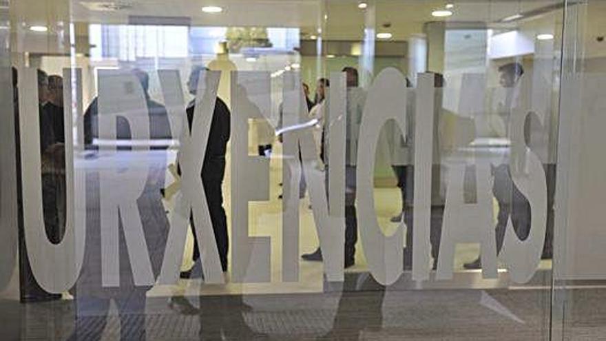 Puerta de entrada del Servicio de Urgencias del Hospital de A Coruña.