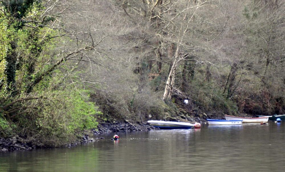 Búsqueda de pruebas en el embalse de Arbón por la muerte de Paz Fernández.