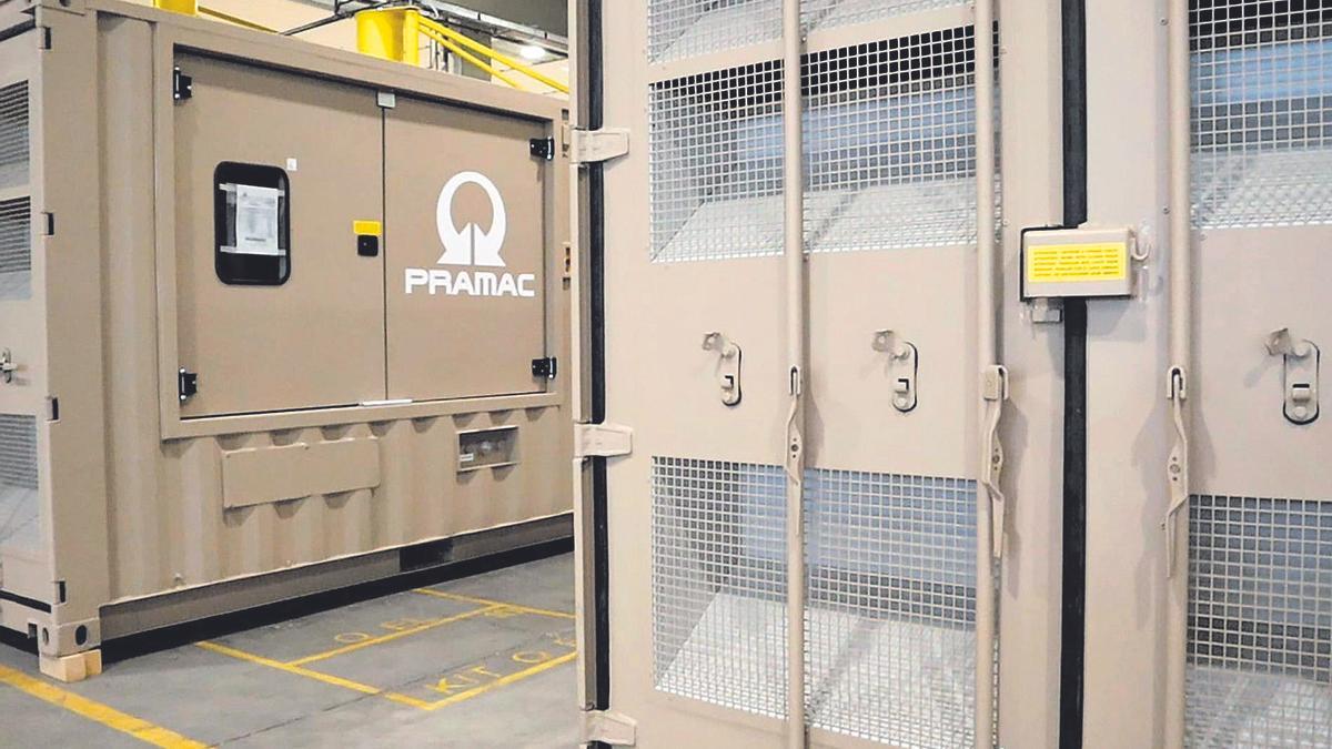 Dos generadores de Pramac con colores militares