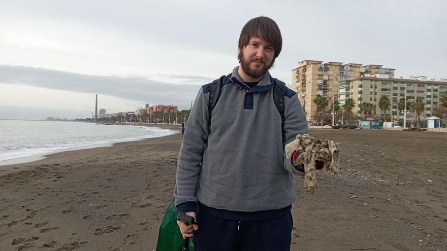 &quot;En aguas de Málaga hemos encontrado patinetes y muebles&quot;