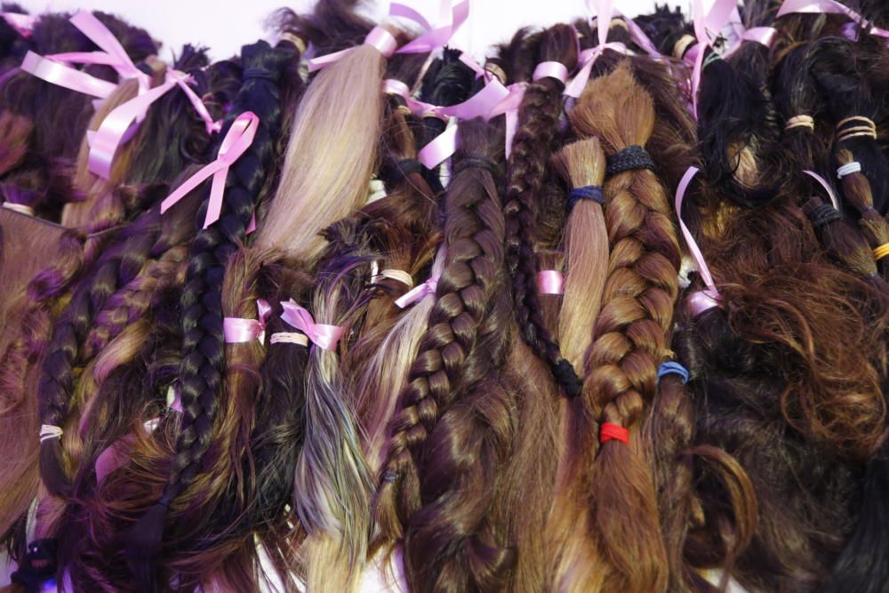 Corte de pelo para ayudar a las mujeres que padecen cáncer de mama