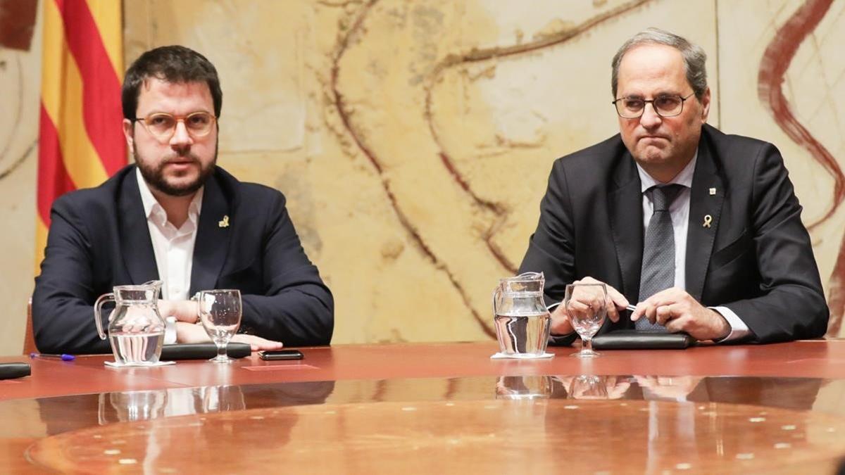 Torra y Aragonès, en el Consell Executiu extraordinario tras la inhabilitación de Torra, este viernes.