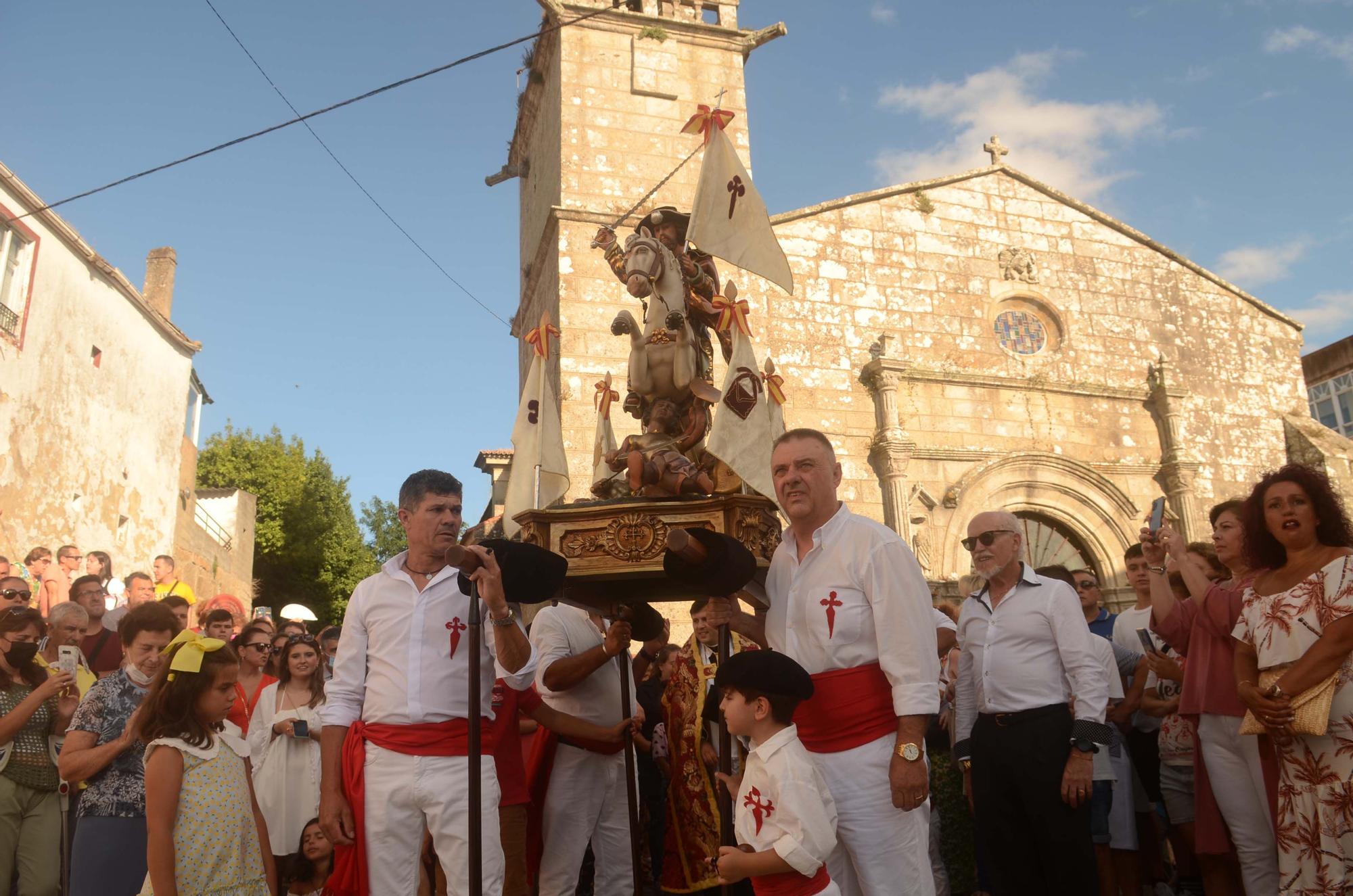 La "Danza de las Espadas" recupera en Carril todo su esplendor