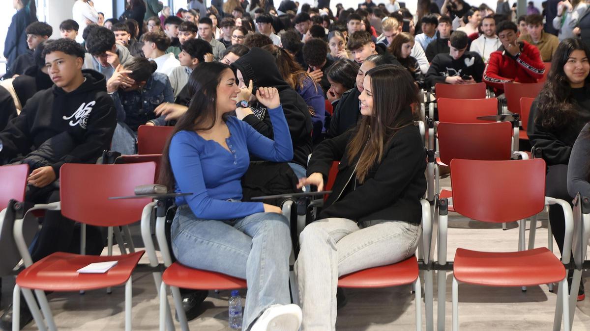 Galería: Encuentro de empresas con alumnos de FP en el Recinto Ferial de Ibiza