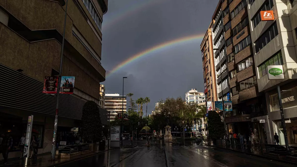 Así ha sido el doble arcoíris que se ha visto en el cielo de Alicante