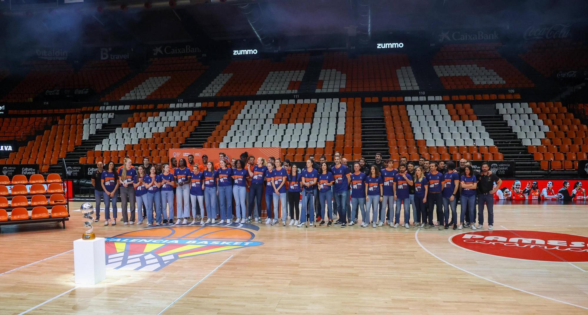 El Valencia Basket celebra a lo grande la Copa de la Reina con su afición