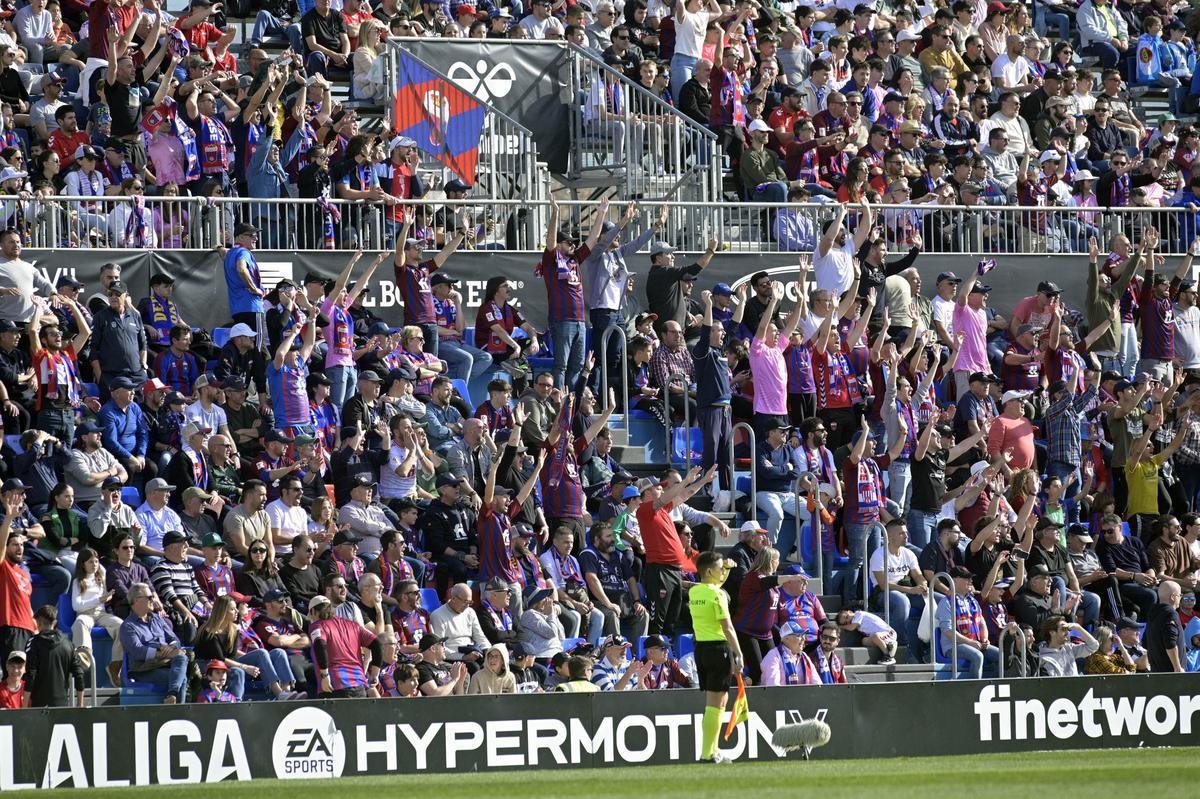 Grada del Nuevo Pepico Amat en el partido del Eldense ante el Espanyol