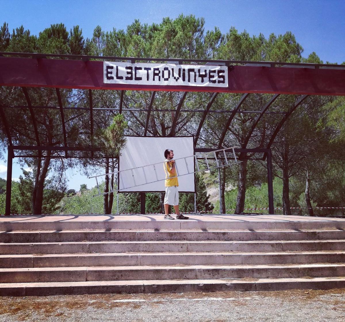 Carles Ribot en el muntatge de l'Electrovinyes 2016