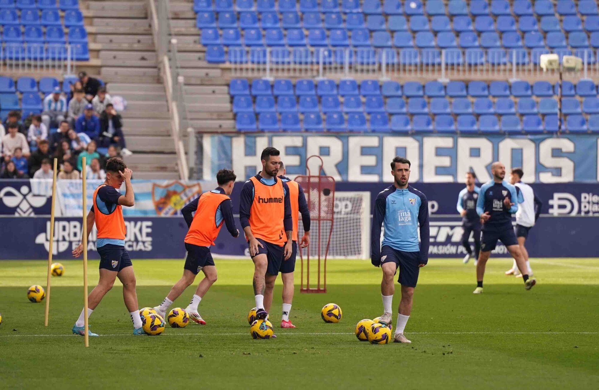 Las fotos del entrenamiento del Málaga CF en La Rosaleda de puertas abiertas
