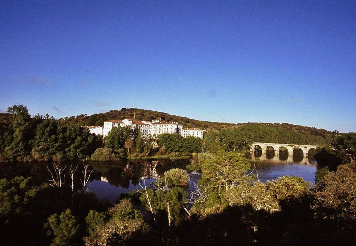 Usuarios en el balneario de Ledesma, antes de la pandemia.