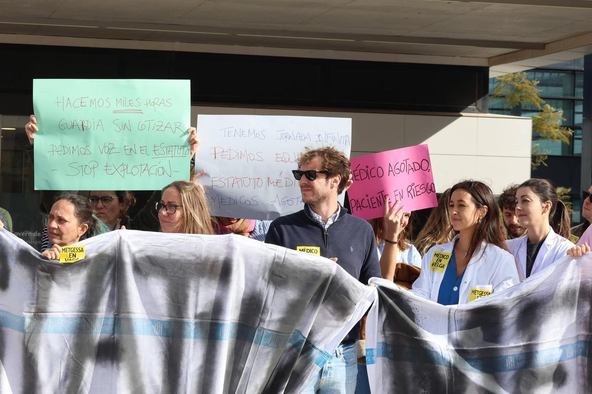 Todas las imágenes de la primera jornada de huelga de médicos en Ibiza