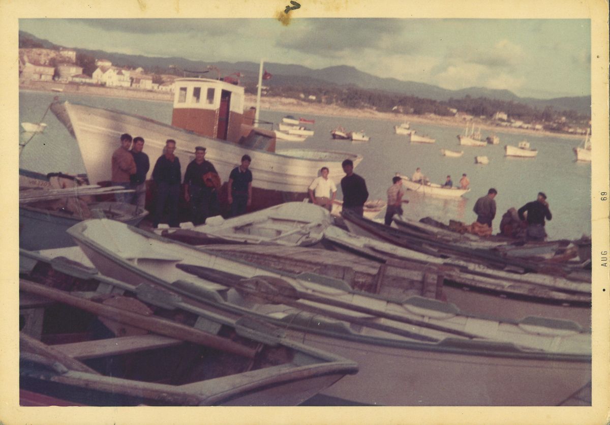 Marineros en la rampla del puerto pesquero de Panxón, 1971-1980