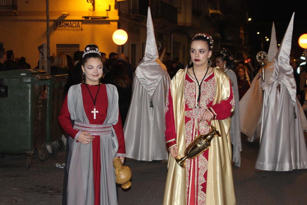 La solemnidad del paso de la Crucifixión llevado a costal