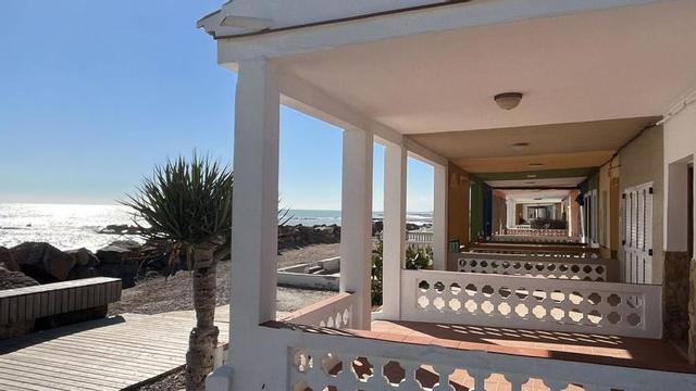 EMBLEMA. ‘Les casetes’ son un símbolo para la localidad, pues conforman el casco histórico de su playa. | MIRA