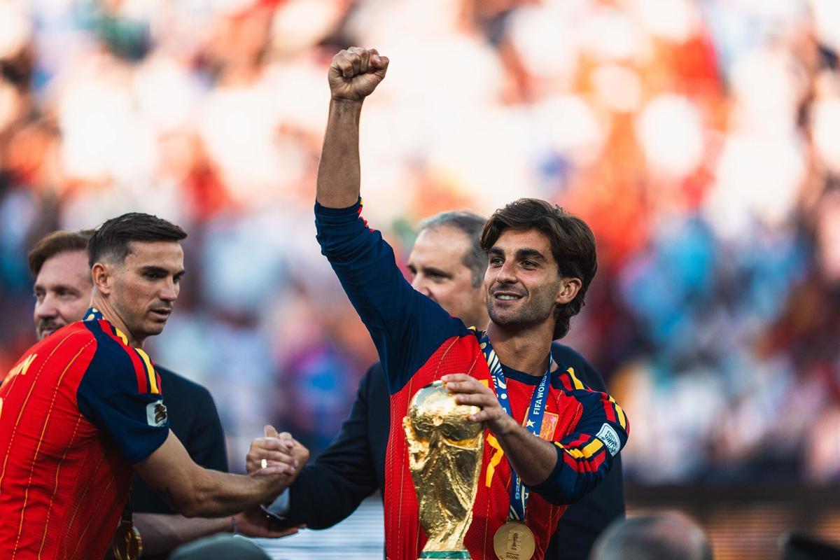 Ferran Torres of Spain touching the World Cup during the FIFA World Cup 2026, Final football match between Spain and Argentina on 19 July 2026 at MetLife Stadium in East Rutherford, New York, New Jersey, United States - Photo Alexandre Martins / DPPI AFP7 19/07/2026 ONLY FOR USE IN SPAIN