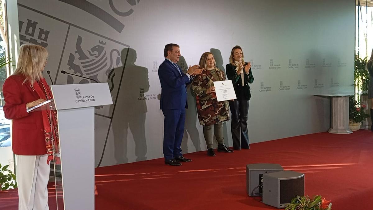 Entrega del galardón al colegio zamorano.
