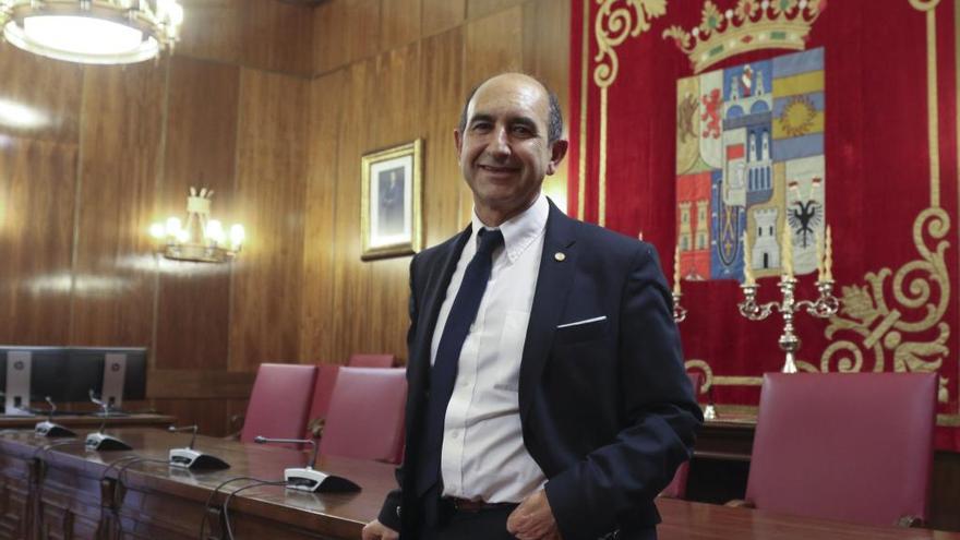 Aurelio Tomás, en el Salón de Plenos de la Diputación Provincial.