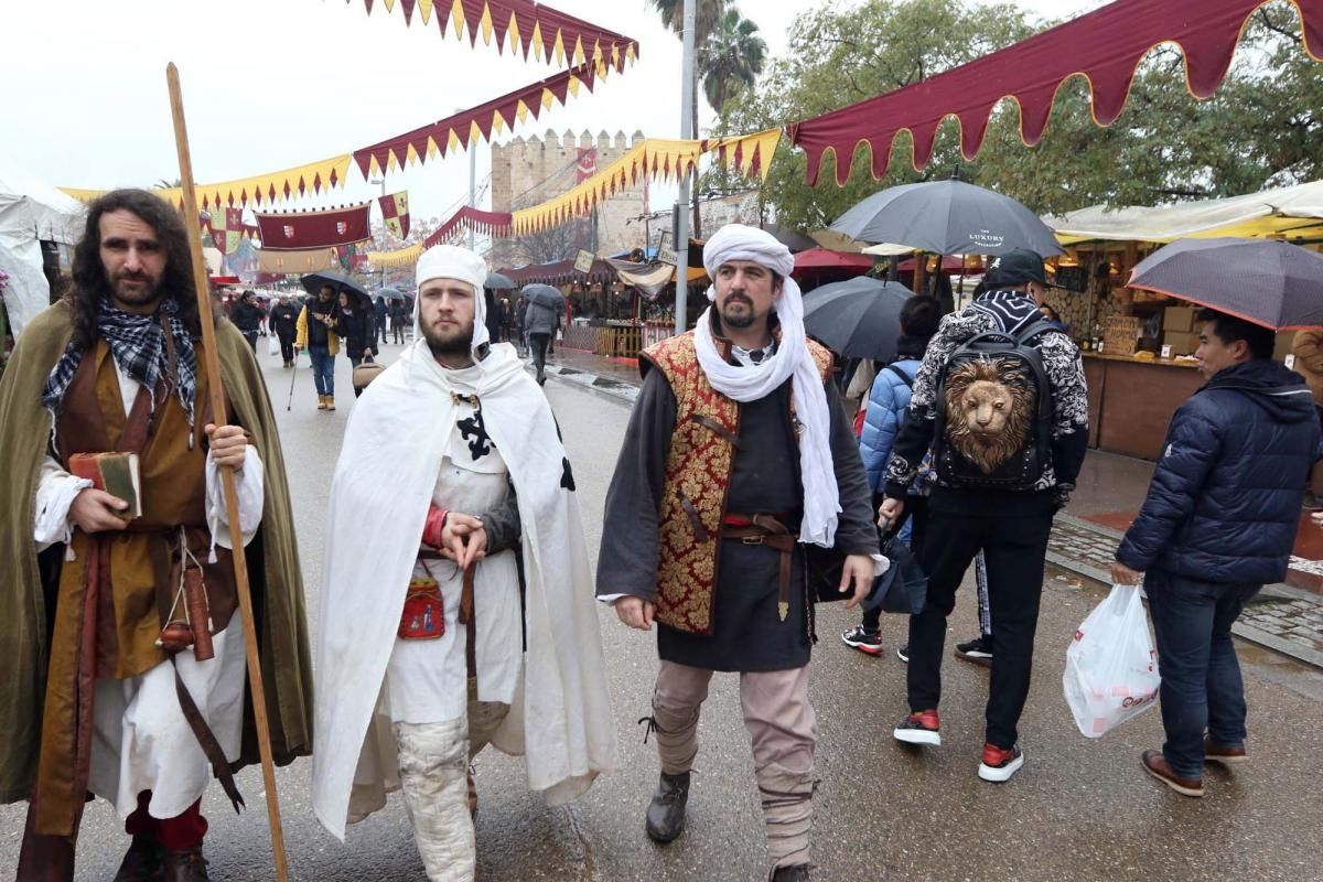 La lluvia desluce el Mercado Medieval