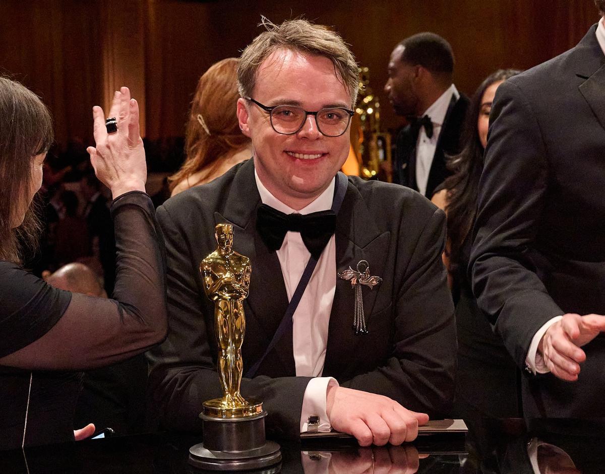 Pavel Talankin tras ganar en la 98 gala de los Oscar.