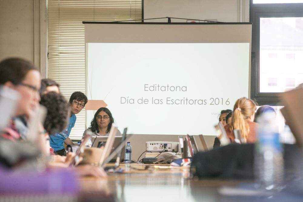 "Editatón" de la Wikipedia en la biblioteca del Campus de Humanidades