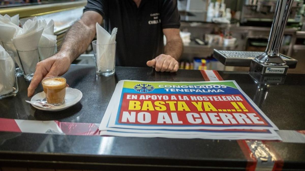 Interior de una cafetería cerrado debido al aumento de casos de Covid en Tenerife.