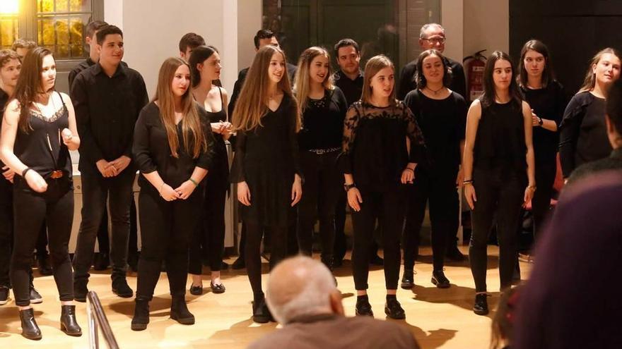 El Joven Coro del Conservatorio, en plena actuación.