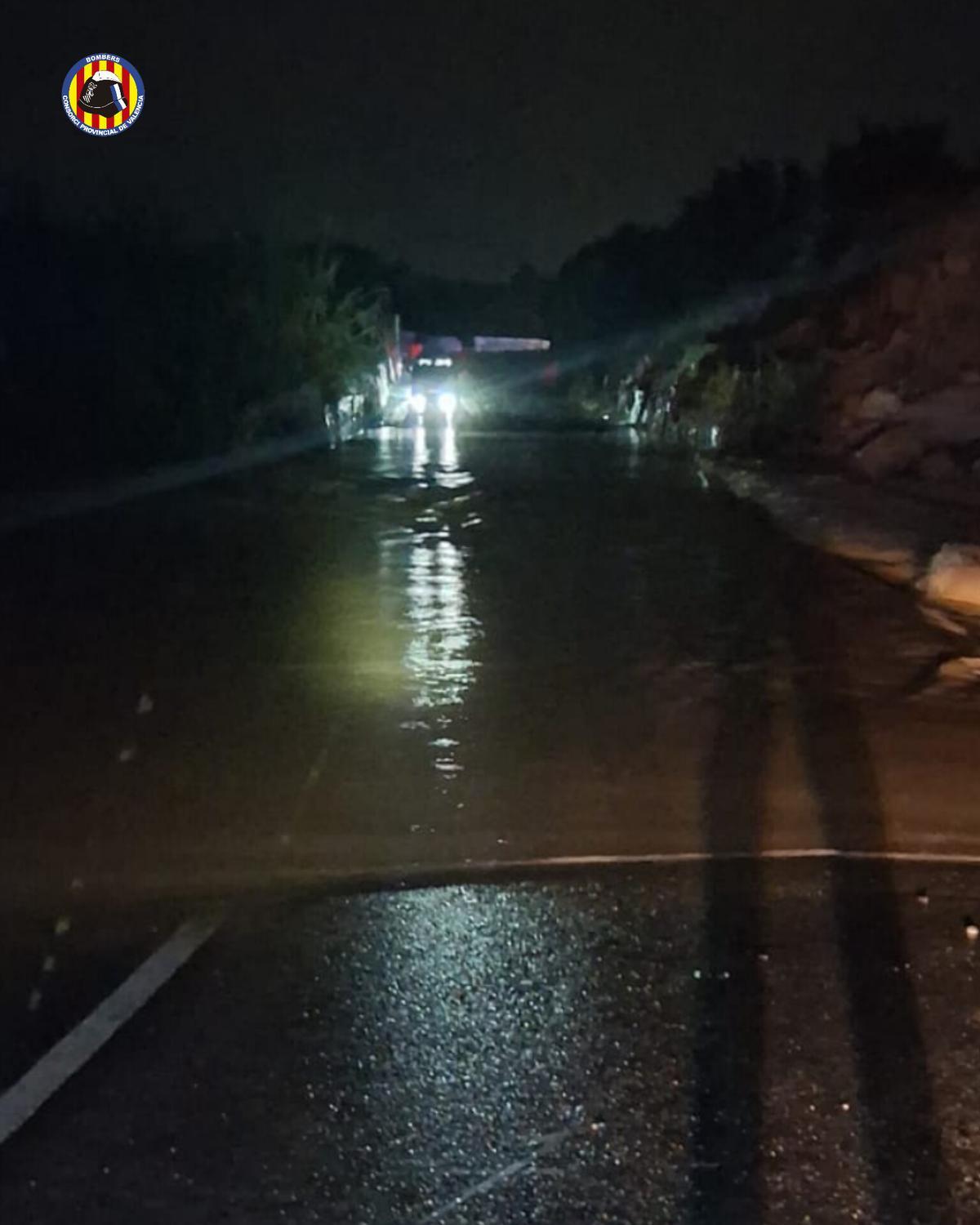 Los coches atrapados en el camino Xarcs Secs de Torrent.