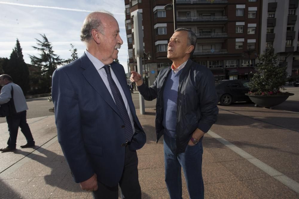 Vicente del Bosque participa en un acto con exjugadores del Oviedo