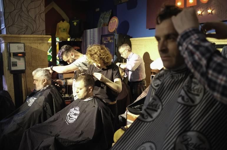 Barberos Solidarios en acción