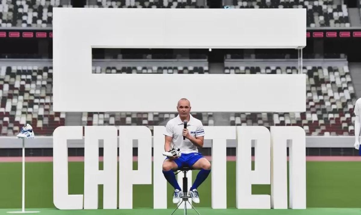 Andrés Iniesta durante la presentación de la marca Capitten.