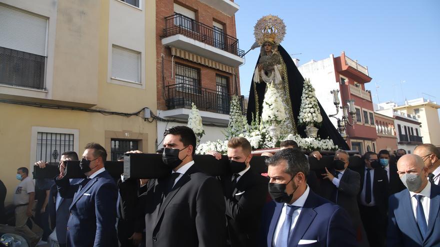 Rosario de la hermandad de la Soledad por las calles del barrio