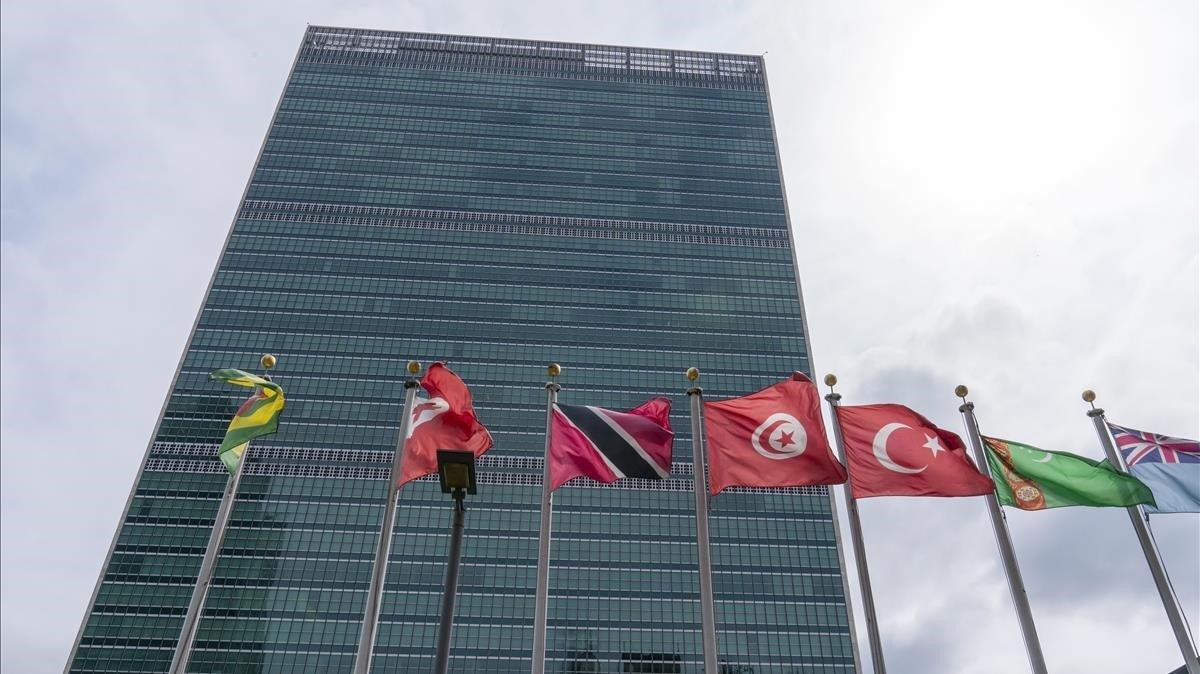 zentauroepp55012527 member state flags fly outside the united nations headquarte200920204758