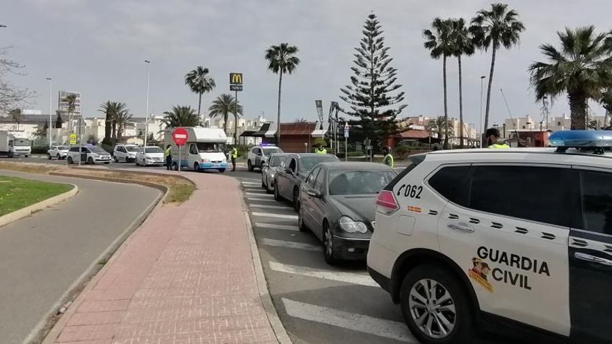 Uno de los controles de vehículos realizado por la Guardia Civil en la provincia de Alicante.