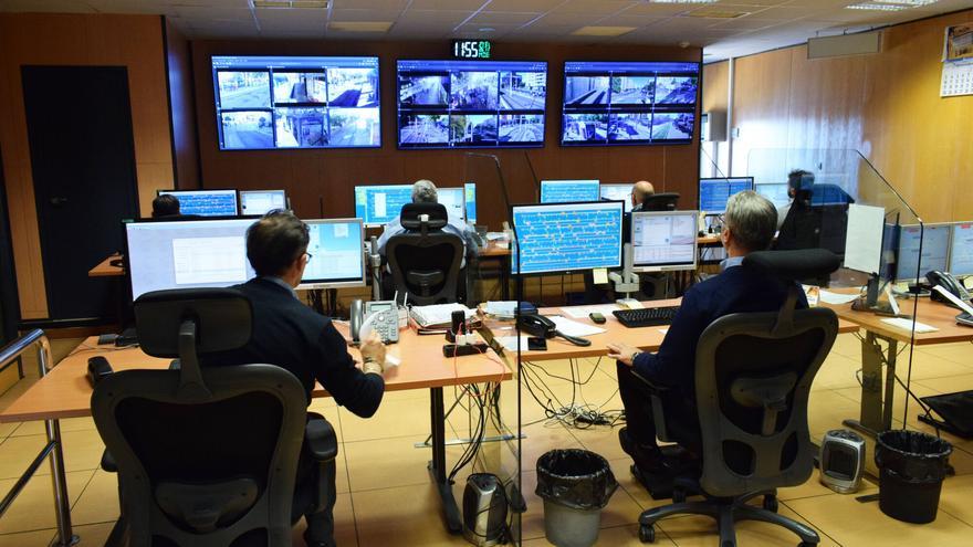 El cerebro de Tussam, desde dentro: "Atendemos en tiempo real frecuencias e incidencias de 347 autobuses"