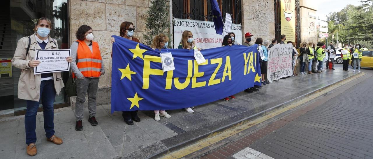 Concentración a las puertas del consistorio