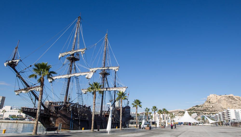 Así es la réplica del Galeón Andalucía que ha amarrado en el Puerto de Alicante